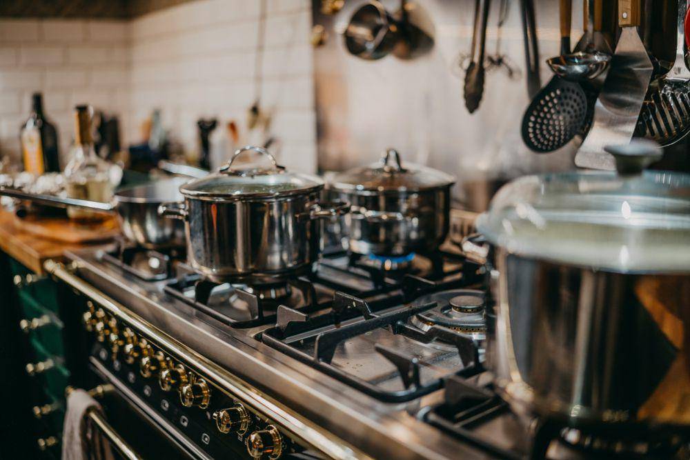 ilustrasi pressure cooker (unsplash.com/ 🇸🇮 Janko Ferlič)
