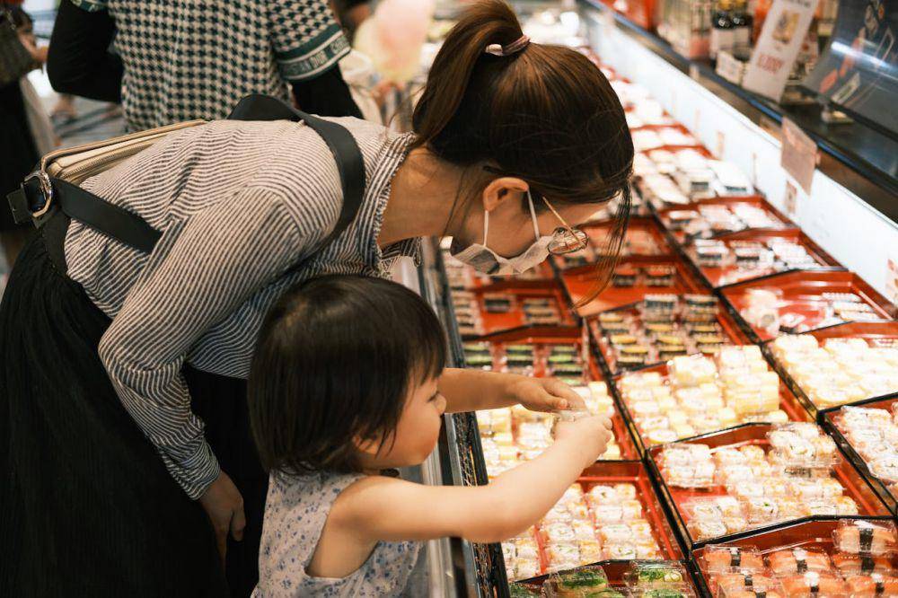 ilustrasi anak beli makanan (pexels.com/Tuan PM)