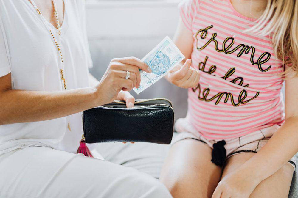 ilustrasi uang saku anak (pexels.com/Kaboompics.com)