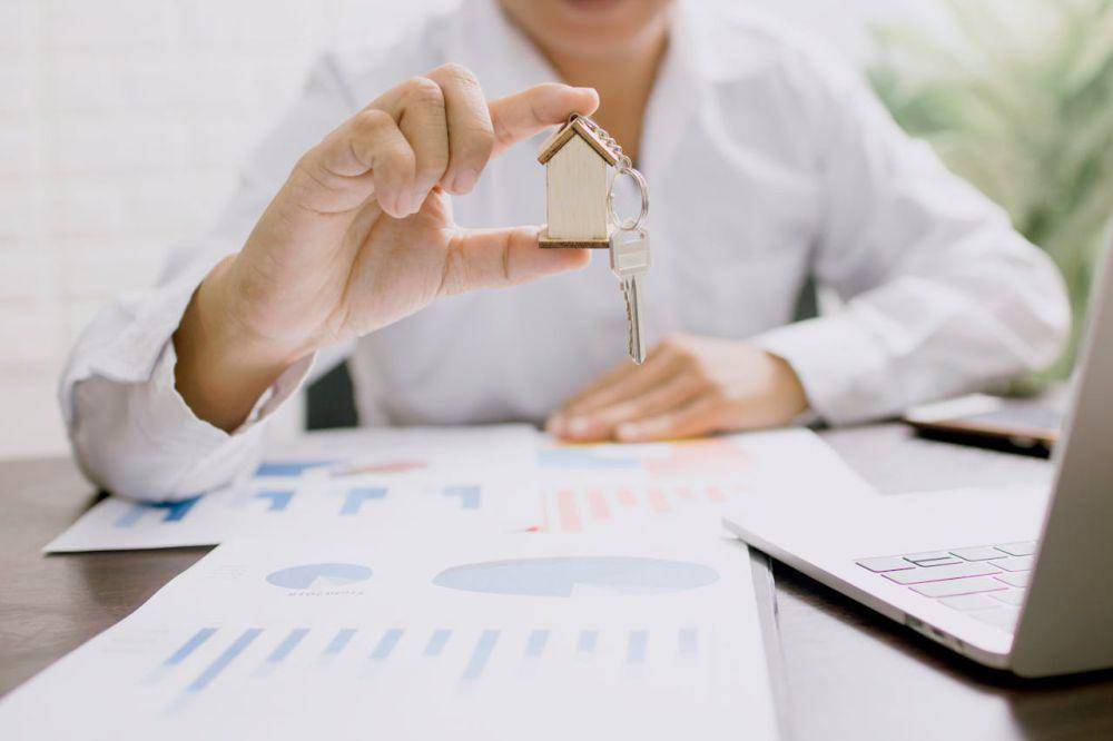 ilustrasi beli rumah KPR (pexels.com/Khwanchai Phanthong)