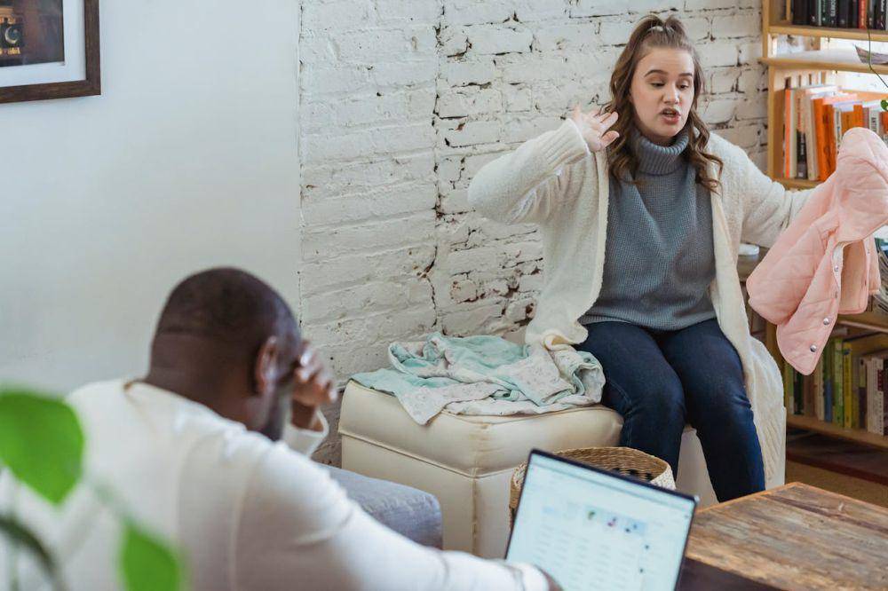 orang dengan ekspresi berlebihan. (pexels/Keira Burton)