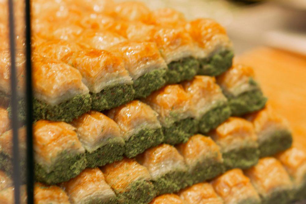 8 Makanan Manis Isi Pistachio, Bukan Cuma Cokelat Dubai