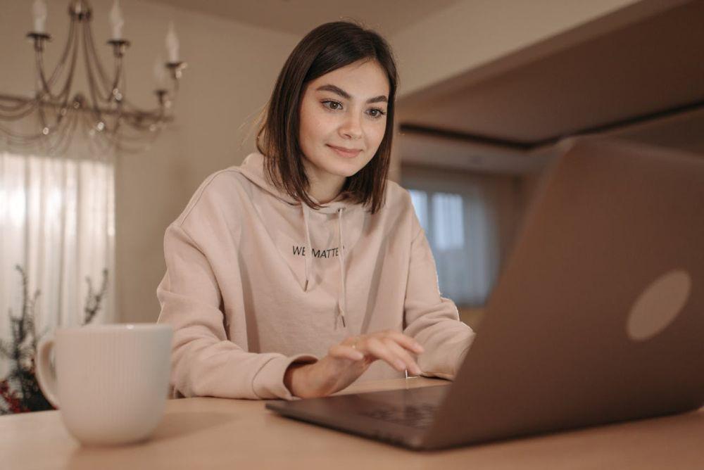 50 Contoh Balasan Chat Panggilan Interview, Tetap Profesional!