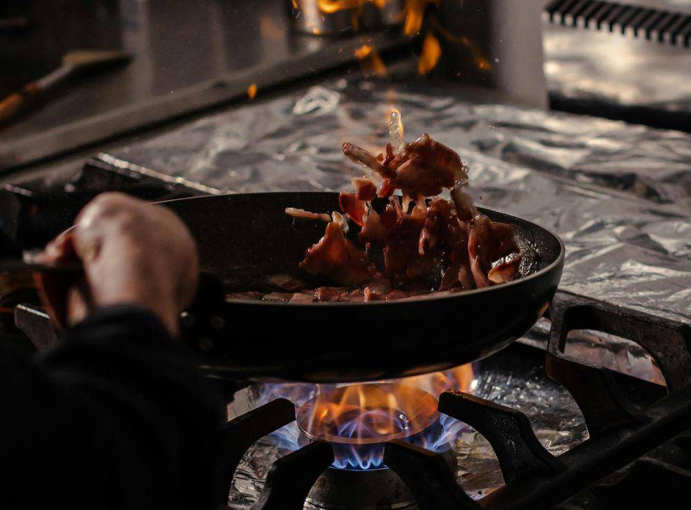ilustrasi goreng daging (pexels.com/Radu Daniel)