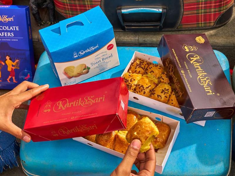 7 Cabang Kartika Sari di Bandung, Tempat Berburu Bolen Pisang!