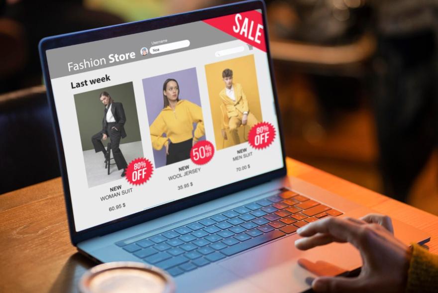 ilustrasi belanja online (freepik.com/freepik)