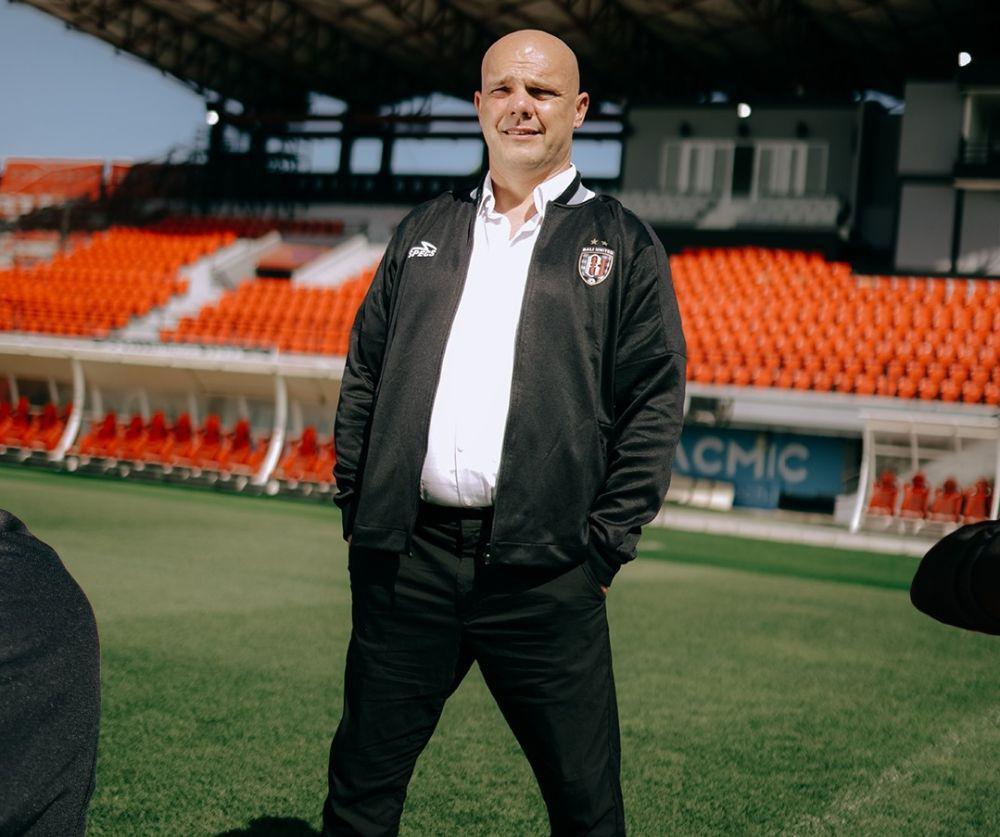 Johnny Jansen Pelatih Baru Bali United, Memboyong 2 Asisten