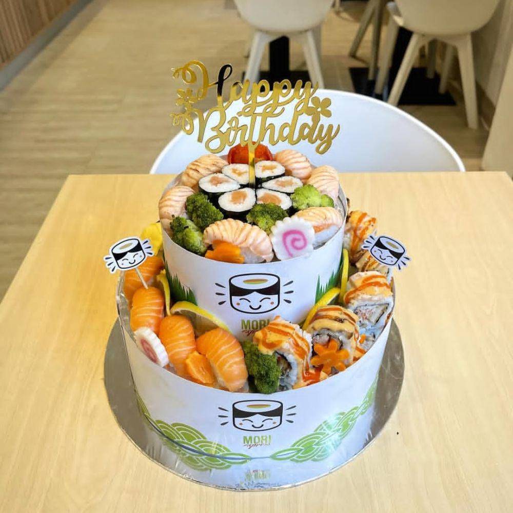 Sushi Cake (instagram.com/moriexpress)