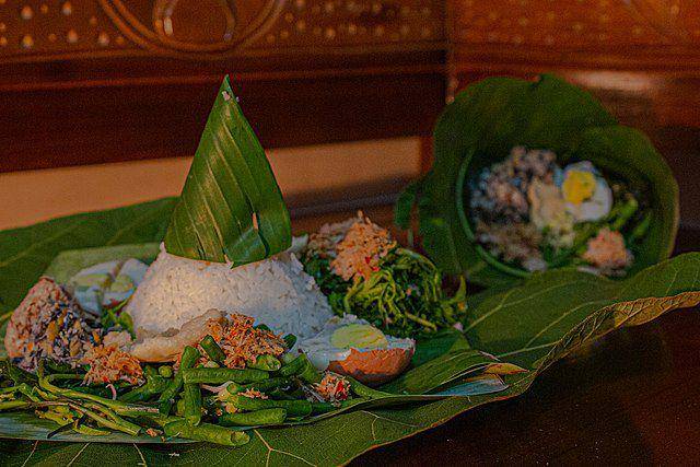 ilustrasi sajikan nasi dan botok (commons.wikimedia.org/Ma'ruf Saputra)