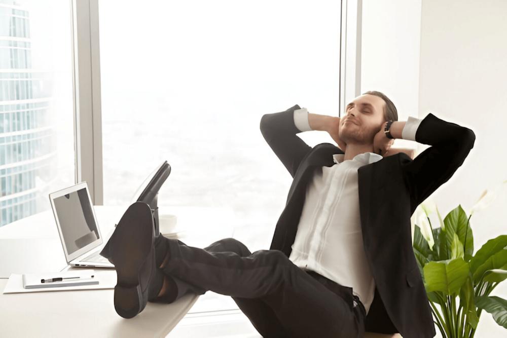 5 Zodiak yang Sering Dituduh Sebagai Pemalas di Kantor, Jangan Keliru!
