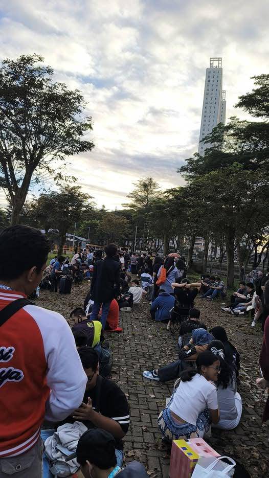 antrean pagi comifuro.jpg