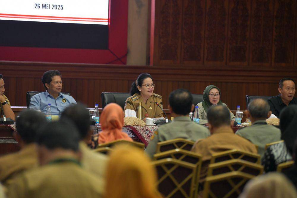 Wali Kota Semarang, Agustina Wilujeng menggagas pendirian Koperasi Merah Putih di 177 kelurahan. (dok. Pemkot Semarang)