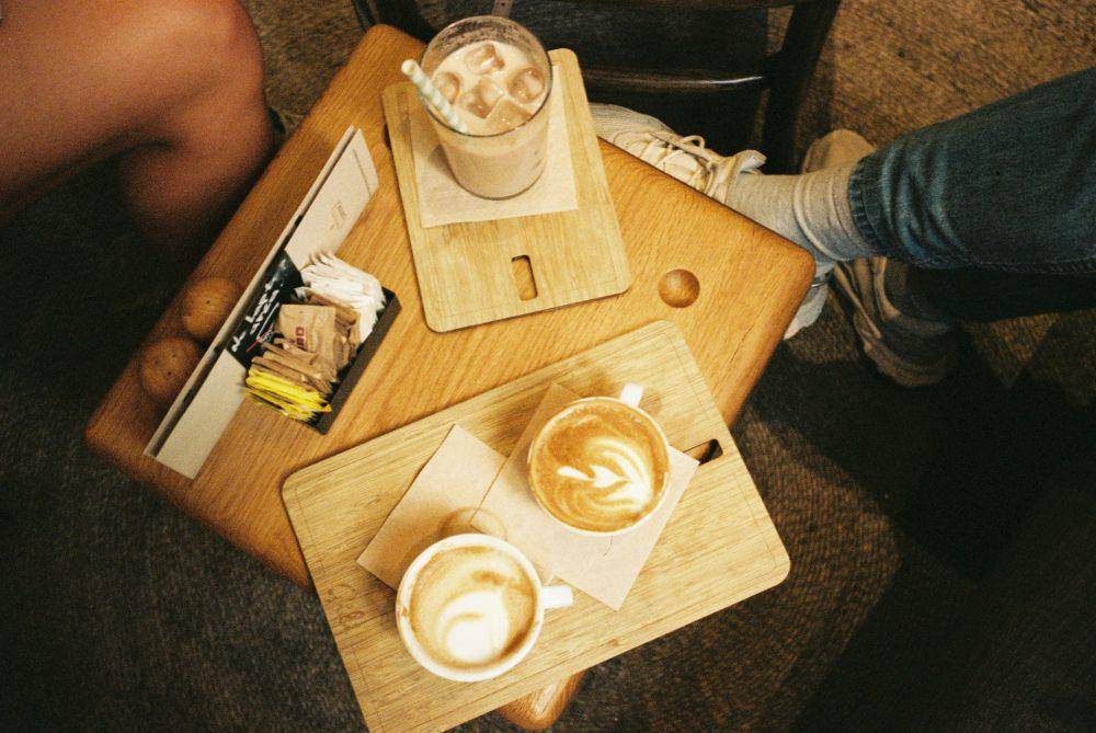 ilustrasi ngopi fancy (unsplash.com/Yulia Divid)