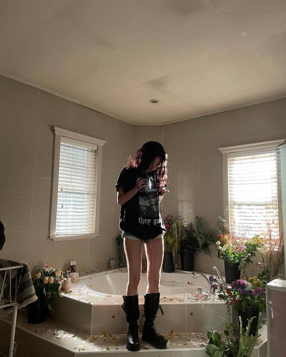 inspirasi grunge style ala Seulgi Red Velvet (instagram.com/hi_sseulgi)