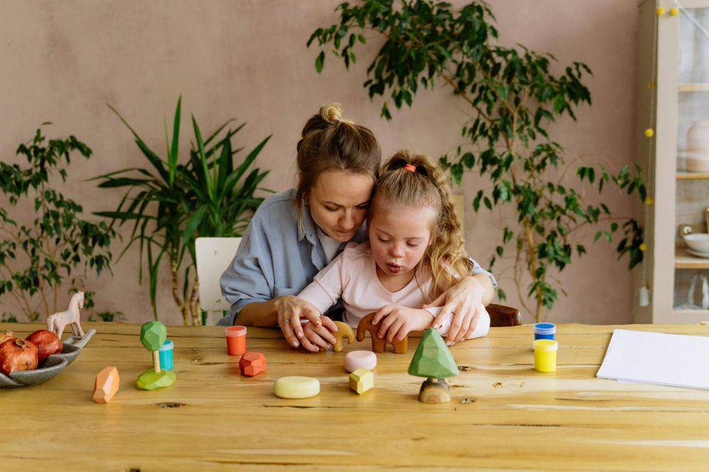 ilustrasi ibu dan anak bermain game (pexels.com/Antoni Shkraba Studio)