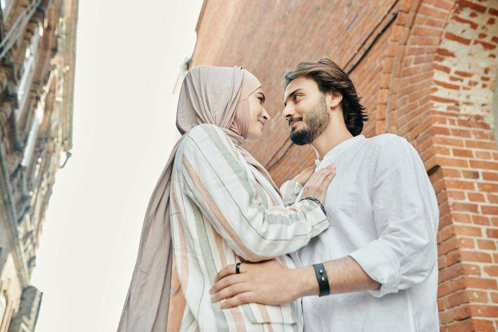 ilustrasi pasangan muslim romantis (pexels.com/August de Richelieu)