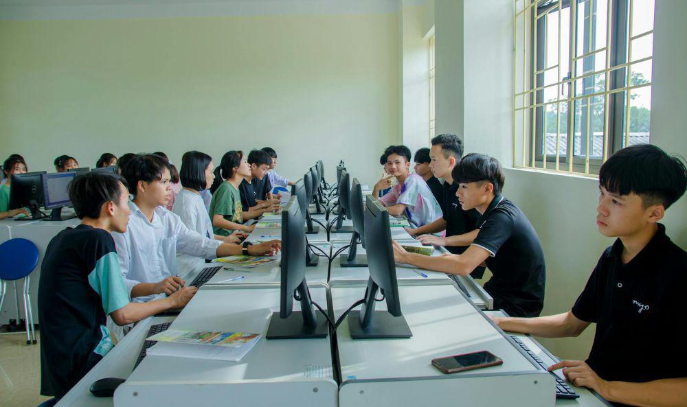 ilustrasi pelajar SMK (pexels.com/Thành Đỗ)