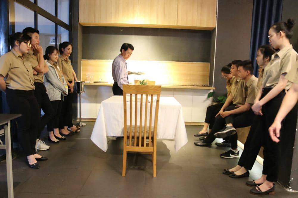 ilustrasi materi praktik di jurusan perhotelan (unsplash.com/Trường Trung Cấp Kinh Tế Du Lịch Thành Phố Hồ Chí Minh CET)