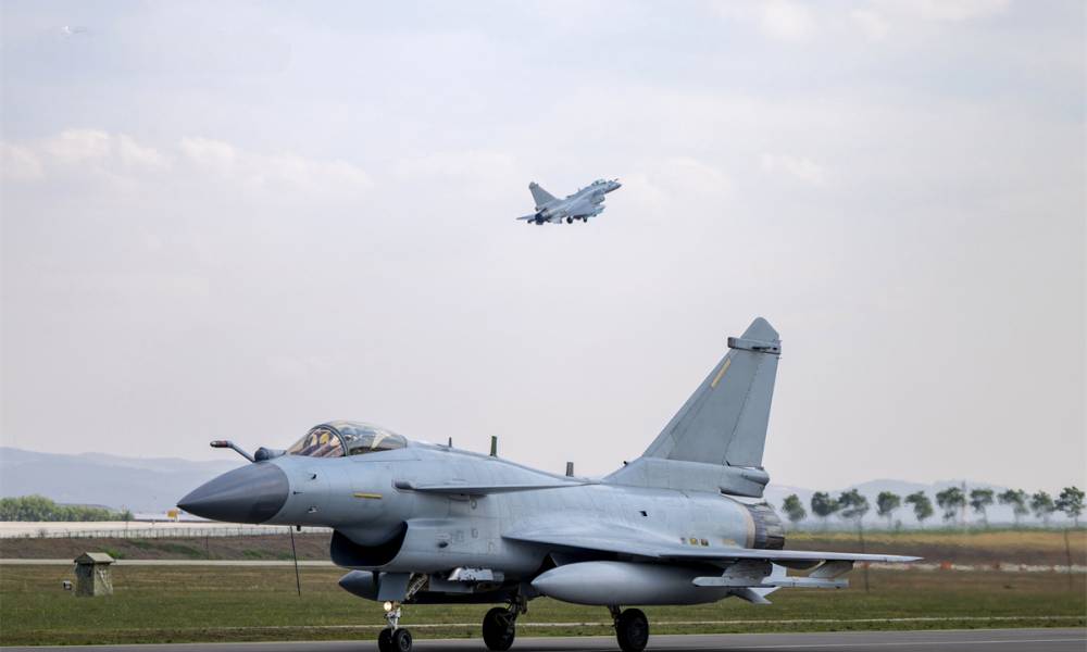 Ilustrasi jet tempur J-10 buatan China. (eng.chinamil.com.cn)