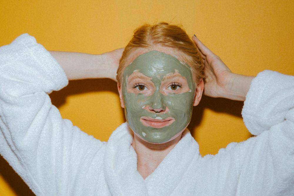 ilustrasi rinse off mask (pexels.com/KoolShooters)