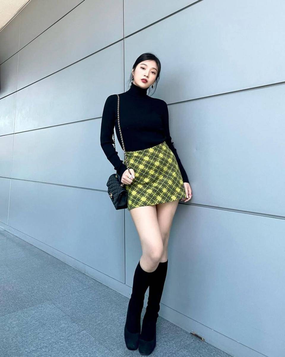 feminine chic style ala Joy Red Velvet (instagram.com/_imyour_joy)