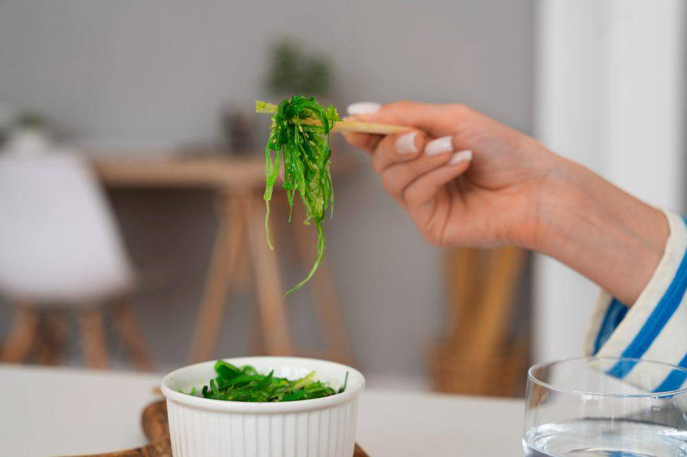 ilustrasi wakame (freepik.com/pikisuperstar)