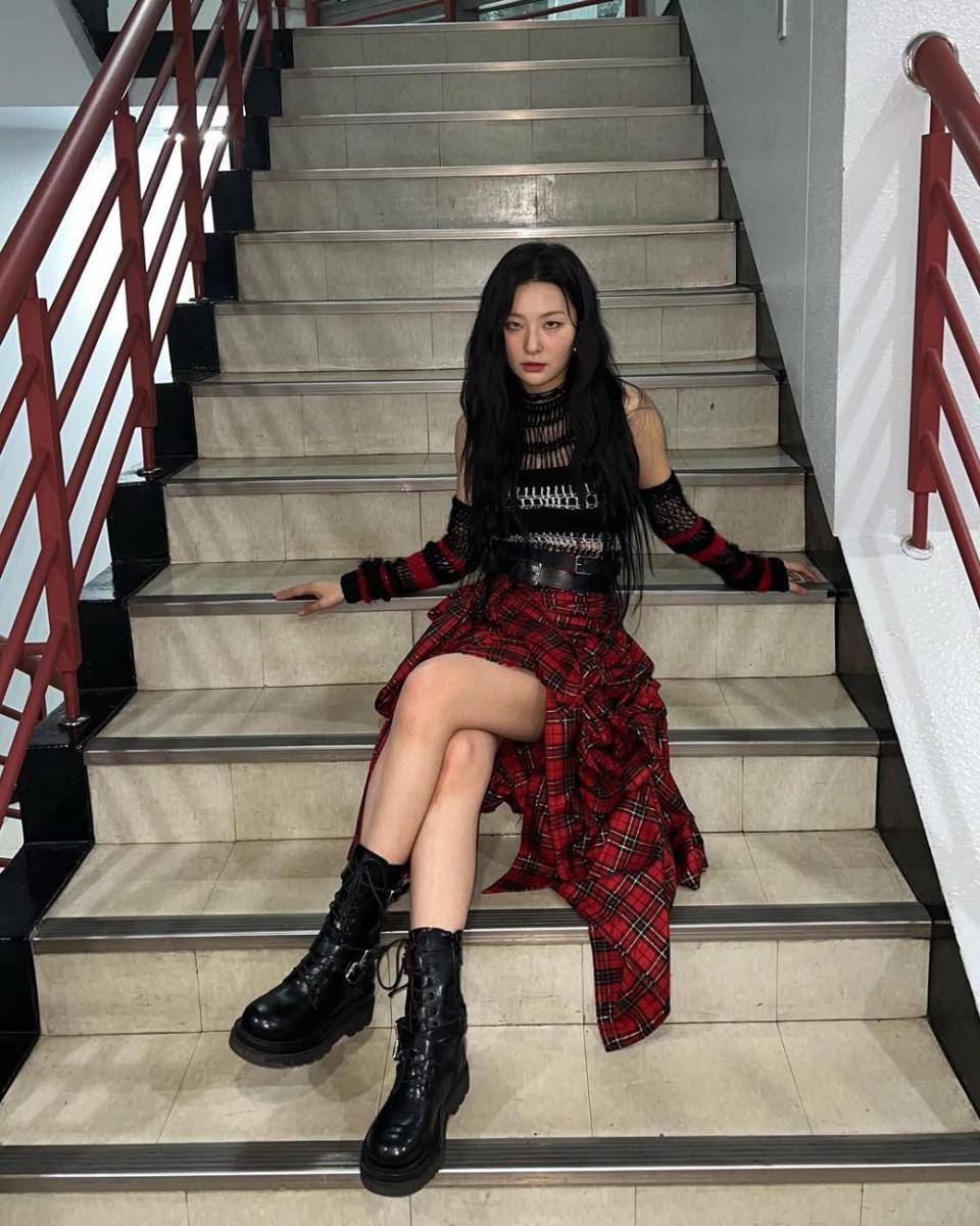 inspirasi grunge style ala Seulgi Red Velvet (instagram.com/hi_sseulgi)
