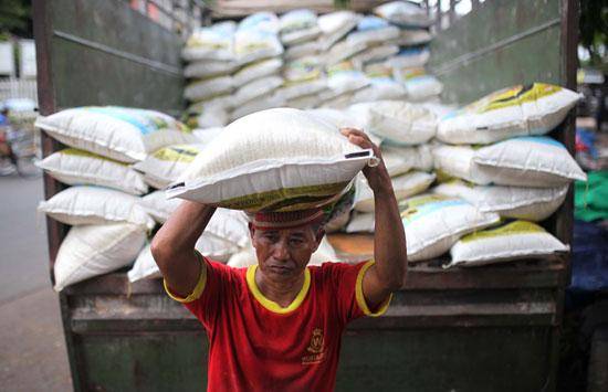 https://cdn.idntimes.com/content-images/post/20171214/13456-11510-oke-harga-beras-naik-ting-b852eabcc2dcfa54688beab3e662baae.jpg