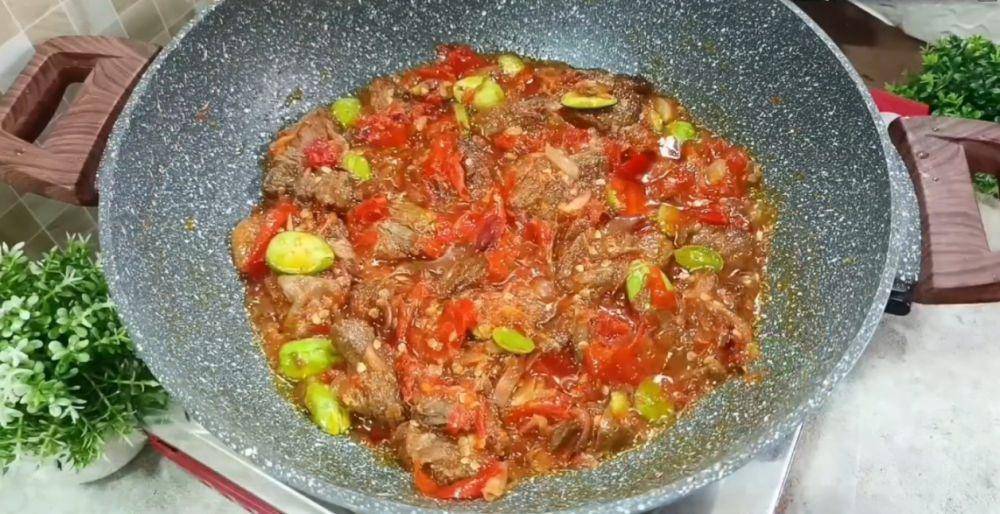 ilustrasi memasak dendeng balado petai (YouTube.com/Dapur Mamais)