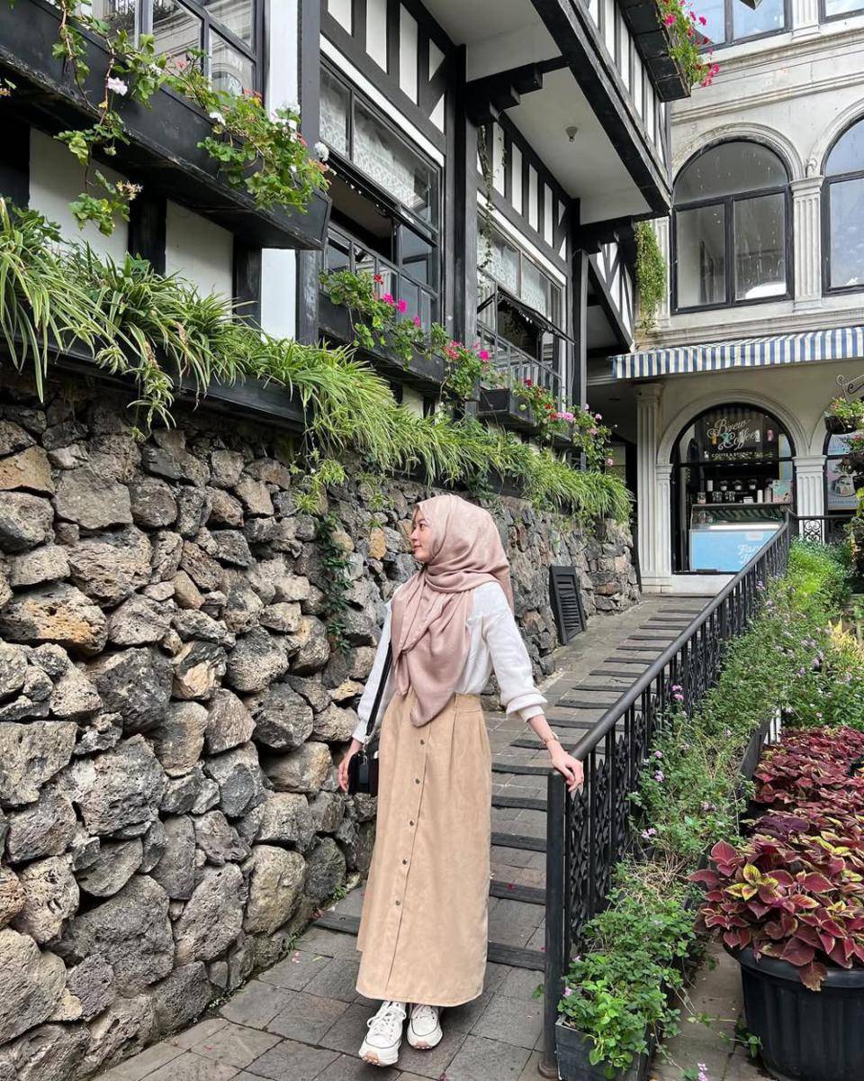 Dinda Halim (instagram.com/dindarizkyrmd)