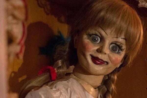 Ilustrasi boneka Anabelle di film seri The Conjuring (dok. New Line Cinema)