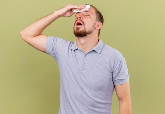 5 Penyebab Seseorang Mudah Berkeringat Meski Tidak Beraktivitas Berat