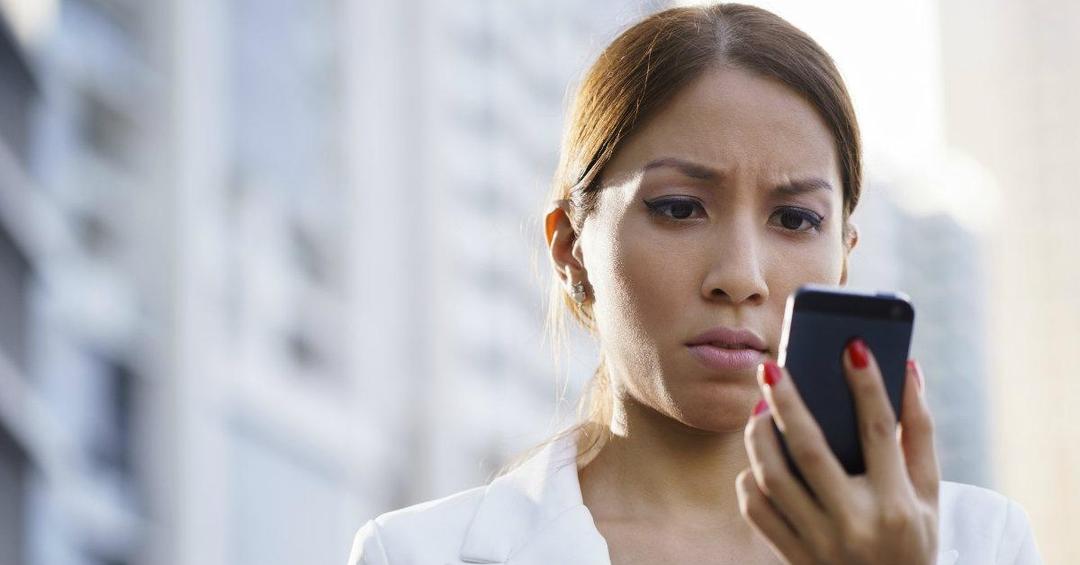 https://cdn.idntimes.com/content-images/post/20170707/25854-womanlookingatphone-phone-woman-smartphone-businesswoman-asianwoman1200wtn-d169abfb38bd2adf0f1bb7a2c929f4af.jpg
