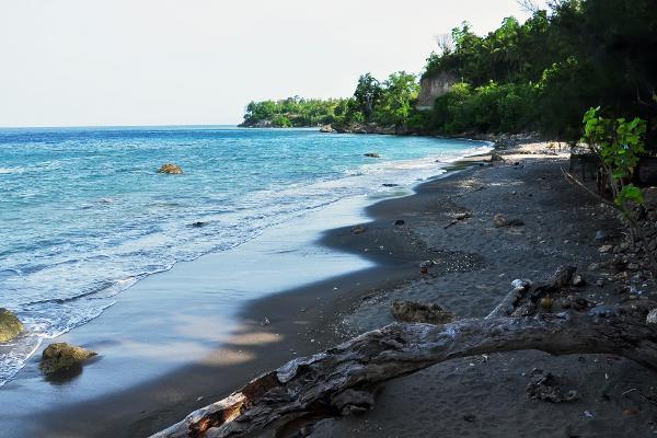 http://cdn.idntimes.com/content-images/post/old/27667-Pantai-Anoi-Itam.jpg