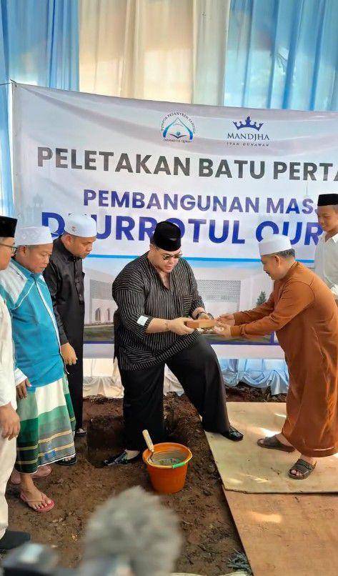 Ivan Gunawan membangun masjid (Instagram.com/ivan_gunawan)