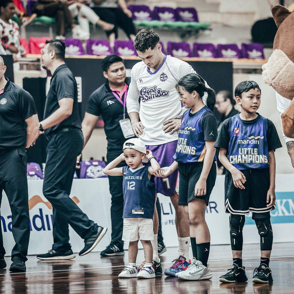 Rayyanza jadi pendamping pemain IBL (instagram.com/ibl)