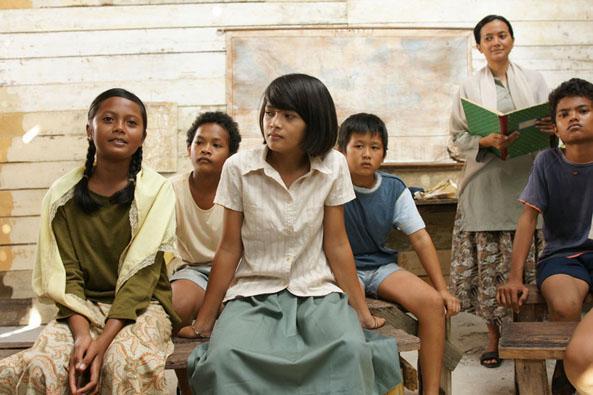 https://cdn.idntimes.com/content-images/post/20180307/404860-flo-laskar-pelangi-7a35ad0a7995f4fdd2d90b33d4538ac8.jpg