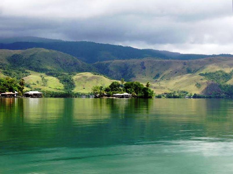 http://cdn.idntimes.com/content-images/post/old/49b6e-danau-pantai.jpg