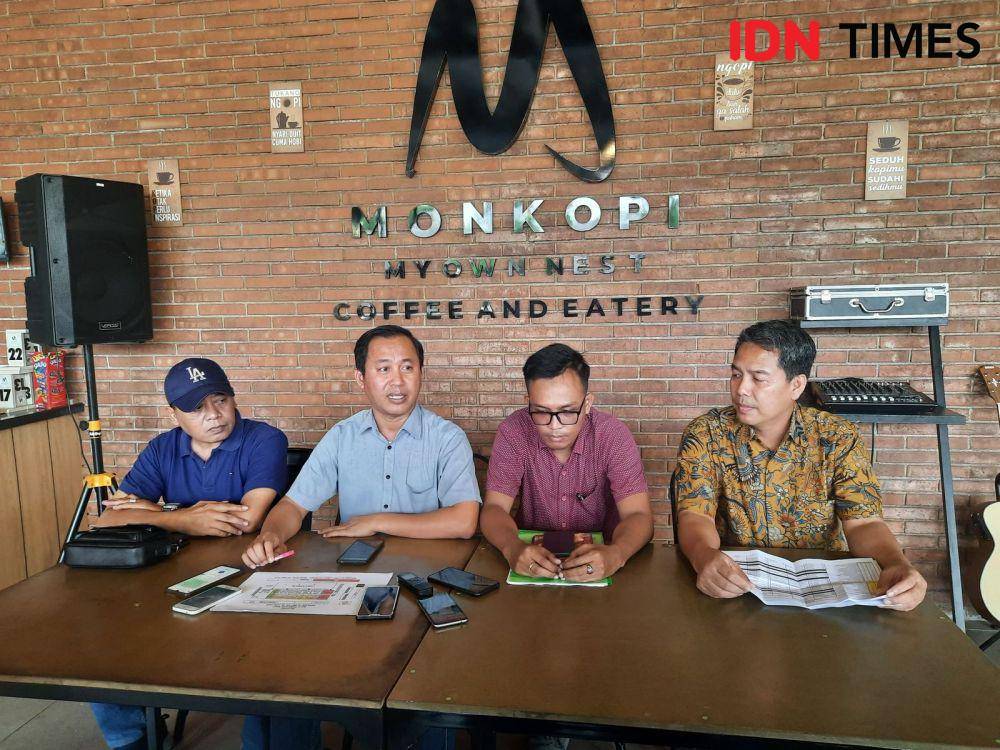 Ketua REI Soloraya, Oma Nuryanto (kedua dari kiri). (IDN Times/Larasati Rey)