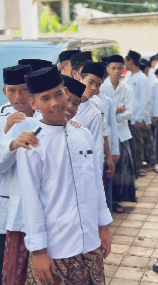 Ivan Gunawan membangun masjid (Instagram.com/ivan_gunawan)