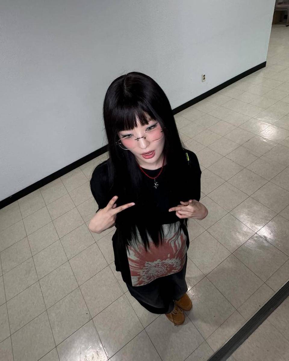 inspirasi grunge style ala Seulgi Red Velvet (instagram.com/hi_sseulgi)