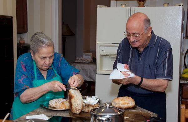 http://cdn.idntimes.com/content-images/post/old/67b35-Grandparents4_mideatscom.jpg