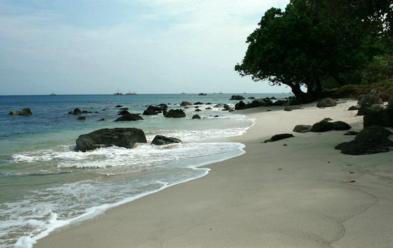 http://cdn.idntimes.com/content-images/post/old/6d8c8-Keindahan-Pantai-Tanjung-Lesung-Banten.jpg