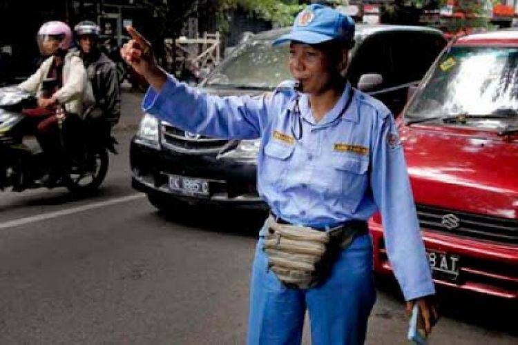https://cdn.idntimes.com/content-images/post/20171211/750xauto-5-jasa-petugas-parkir-resmi-yang-sering-kamu-lupakan-150902e-505b72309886776db160ae695a6f305e.jpg