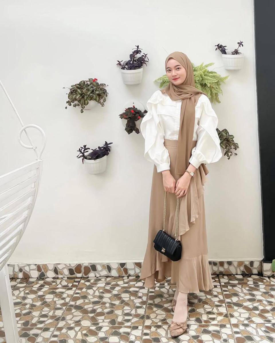 Dinda Halim (instagram.com/dindarizkyrmd)