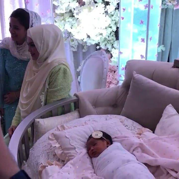 https://cdn.idntimes.com/content-images/post/20180325/8-makcikbawangofficial-175200e0990e70ee9f5a6d22c2231cb3.jpg