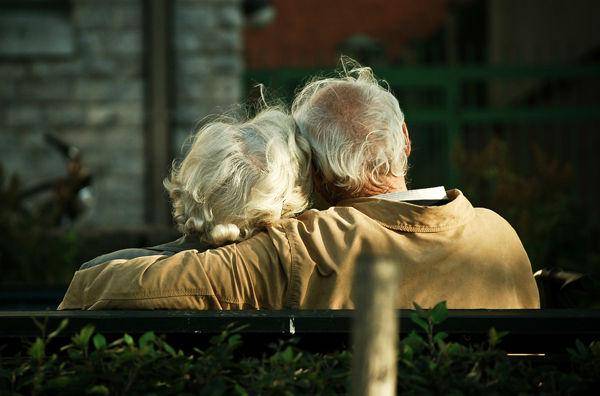 http://cdn.idntimes.com/content-images/post/old/931ad-Grandparents11_wikimediaorg.jpg