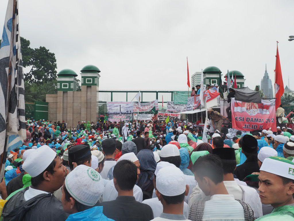 https://cdn.idntimes.com/content-images/post/20170221/aksi-212-1-cdb8b934b1fcf1d295bda093796382c0.jpg