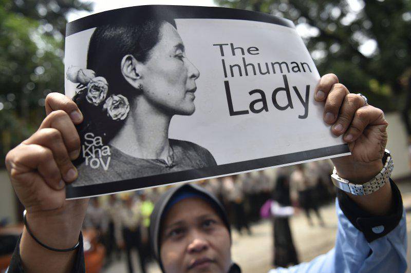 https://cdn.idntimes.com/content-images/post/20170904/antarafoto-aksi-kemanusian-rohingya-020917-pus-1-1504500771-22105-aa79bc304e9b67c661c0caff32fa93d8.jpg