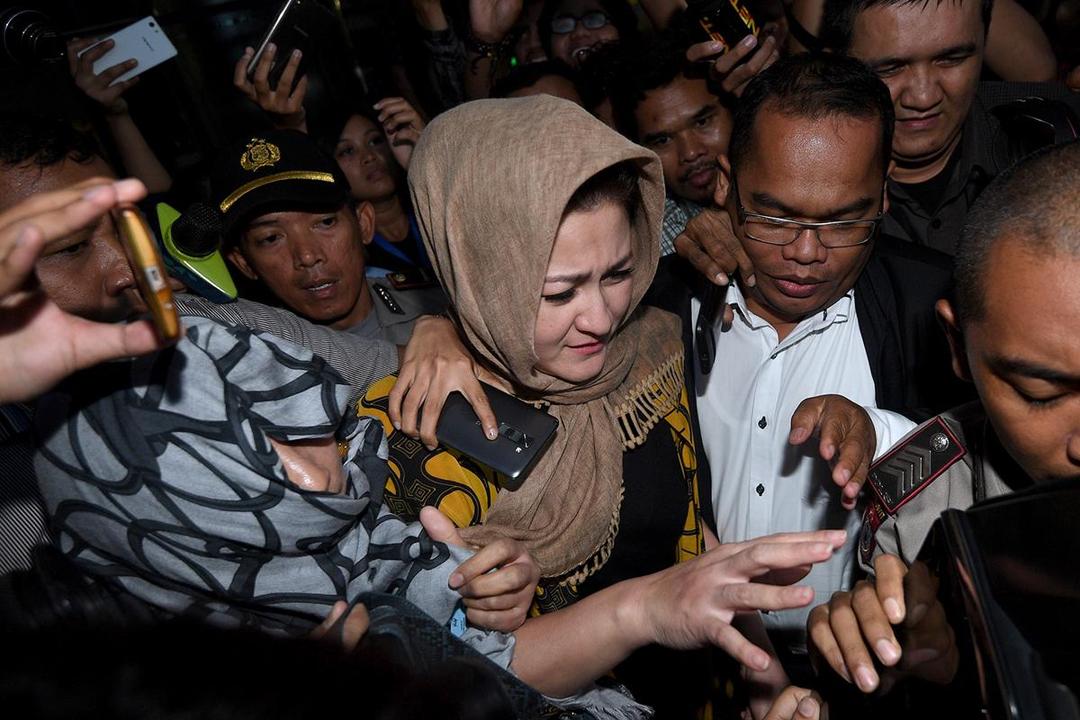https://cdn.idntimes.com/content-images/post/20171120/antarafoto-istri-setya-novanto-diperiksa-201117-sgd-7-f34651fa93bd43d24d142e64825e4571.jpg